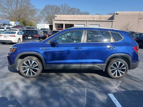 Used 2024 Volkswagen Taos SE image 9