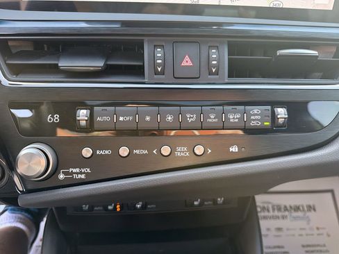 Used 2023 Lexus ES 300h F Sport w/ Accessory Package (Z2) image 25