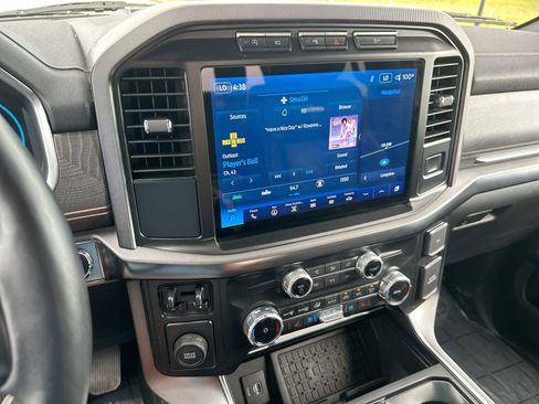 Used 2023 Ford F150 Platinum image 16