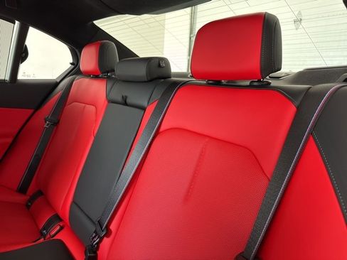 Used 2025 BMW M5 w/ Carbon Package image 44