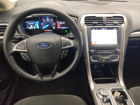 Used 2018 Ford Fusion SE image 22