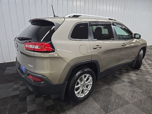 Used 2016 Jeep Cherokee Latitude w/ Cold Weather Group AWD/4WD image 10