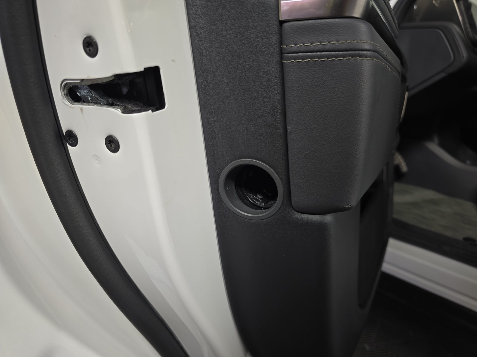 Used 2022 Rivian R1T Adventure AWD/4WD image 30