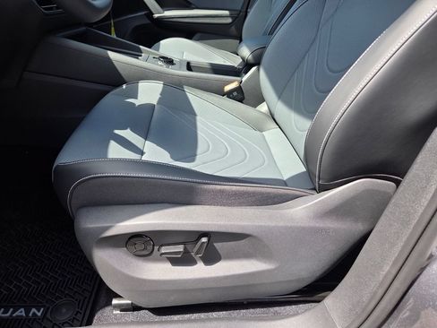 New 2026 Volkswagen Tiguan SE R-Line FWD image 10