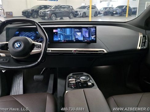 Used 2023 BMW iX xDrive50 w/ Sport Package AWD/4WD image 19