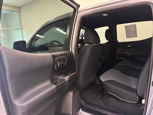 Certified 2020 Toyota Tacoma TRD Off-Road image 23