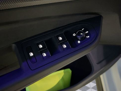 New 2025 Volkswagen Golf SE image 22