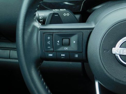 Used 2024 Nissan Pathfinder SV image 18