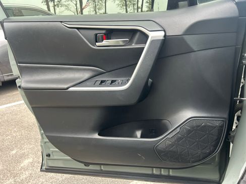 Used 2021 Toyota RAV4 XLE Premium image 14