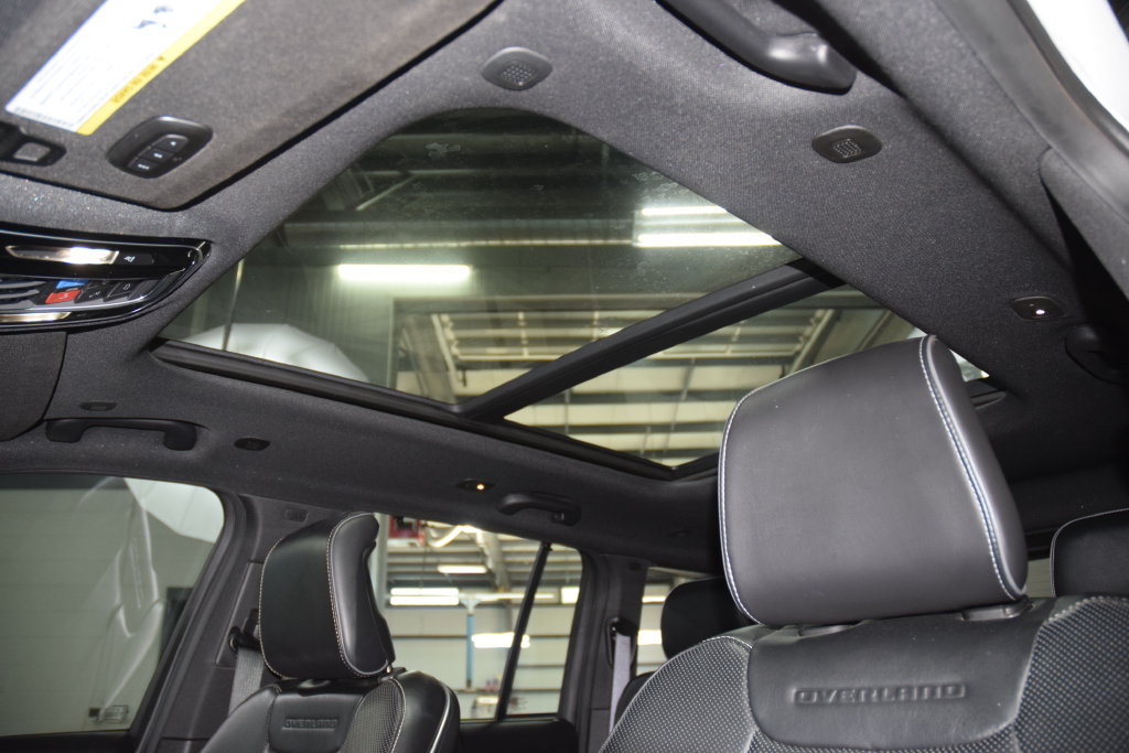 Used 2022 Jeep Grand Cherokee Overland w/ Luxury Tech Group IV AWD/4WD image 52
