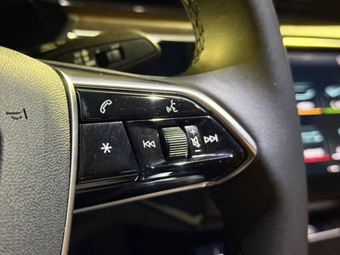 Used 2022 Audi e-tron Premium image 29