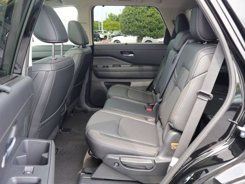 New 2026 Nissan Pathfinder SL FWD image 8