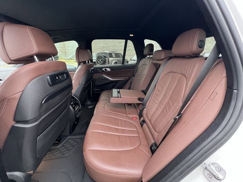 Used 2019 BMW X5 xDrive40i w/ M Sport Package image 32