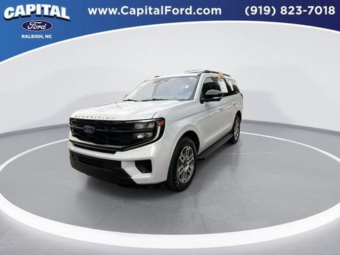 Used 2025 Ford Expedition Active AWD/4WD image 4