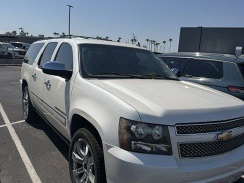 Used 2009 Chevrolet Suburban LTZ AWD/4WD image 2