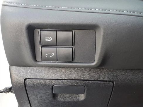 Used 2020 Toyota Highlander XLE image 27