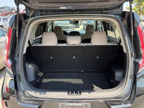 Used 2025 Kia Soul LX FWD image 35