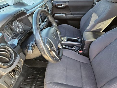 Used 2019 Toyota Tacoma TRD Off-Road AWD/4WD image 13