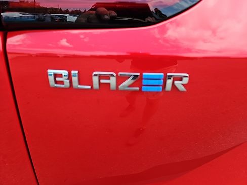 Used 2024 Chevrolet Blazer EV LT AWD/4WD image 19
