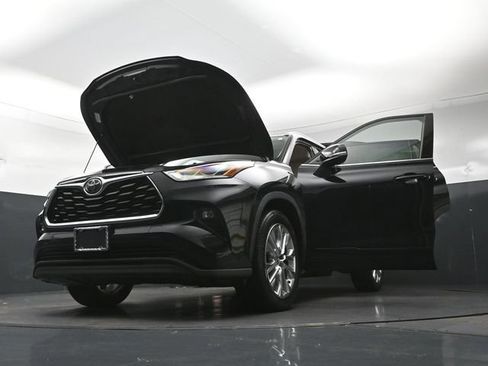 Used 2020 Toyota Highlander Limited FWD image 32