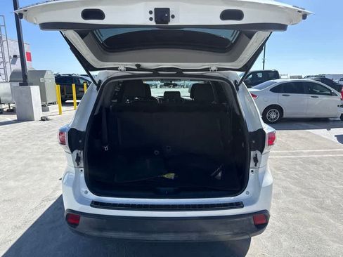 Used 2015 Toyota Highlander LE FWD image 9