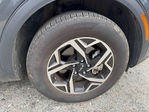 Used 2024 Kia Sportage LX image 10