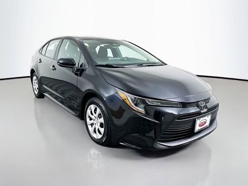 Used 2024 Toyota Corolla LE image 3