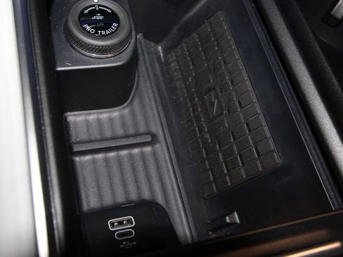 Used 2025 Ford Expedition Platinum w/ Platinum Ultimate Package image 19