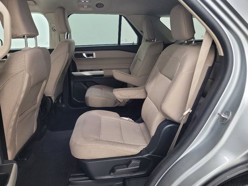 Used 2022 Ford Explorer XLT image 18