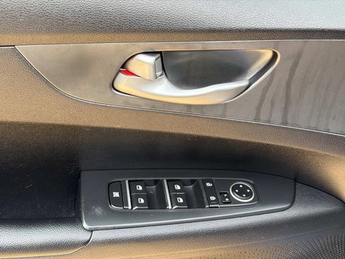 Used 2019 Kia Forte LXS FWD image 22