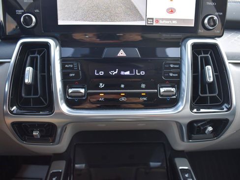 Used 2023 Kia Sorento SX AWD/4WD image 40