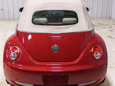 Used 2008 Volkswagen Beetle SE FWD image 6