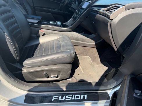 Used 2019 Ford Fusion SEL FWD image 13