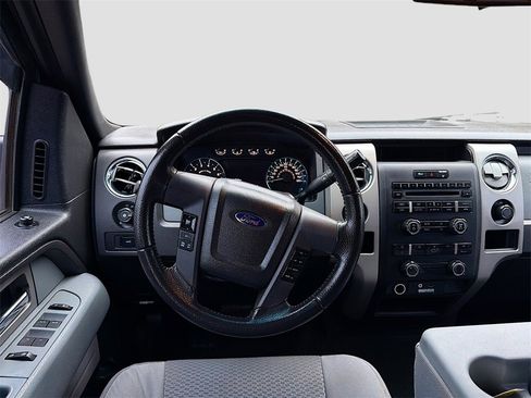 Used 2011 Ford F150 XLT w/ XLT Chrome Pkg image 18