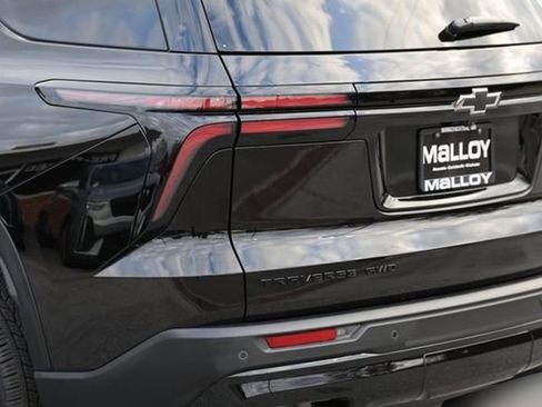 Used 2026 Chevrolet Traverse LT w/ Midnight/Sport Edition image 5