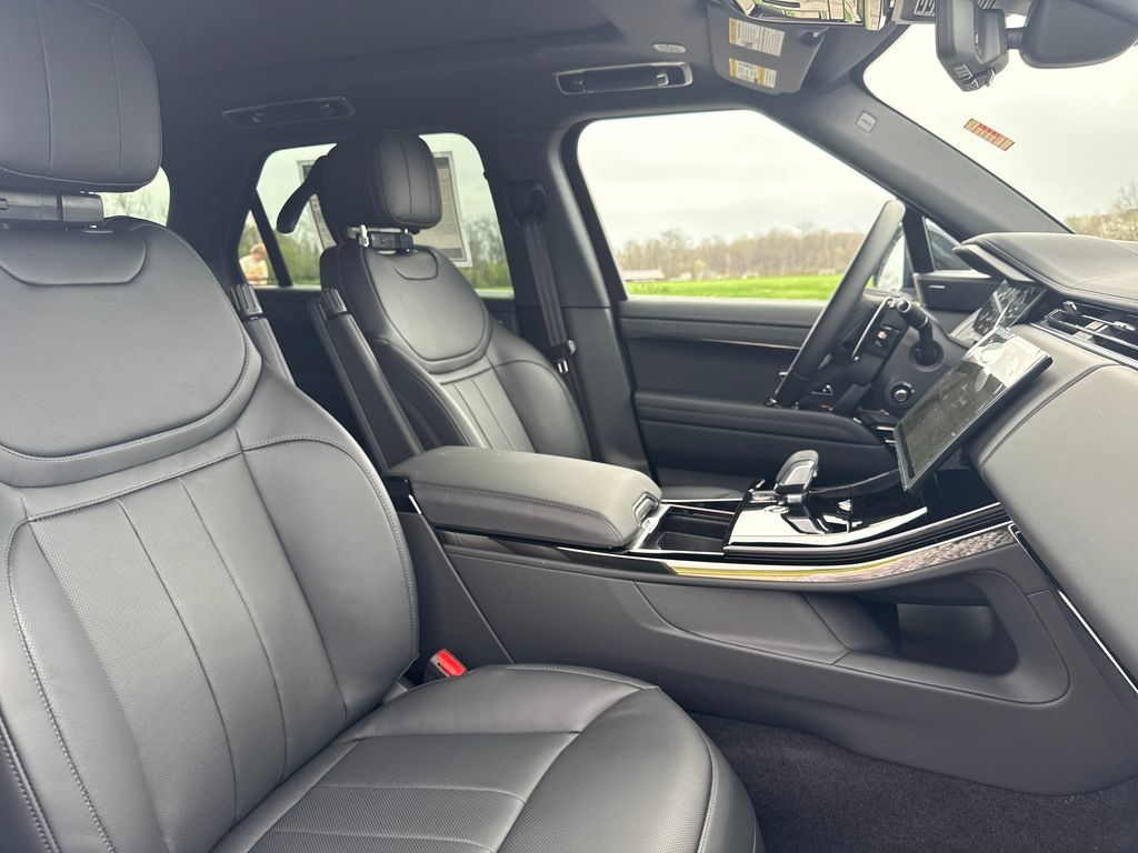 New 2026 Land Rover Range Rover Sport SE AWD/4WD image 15