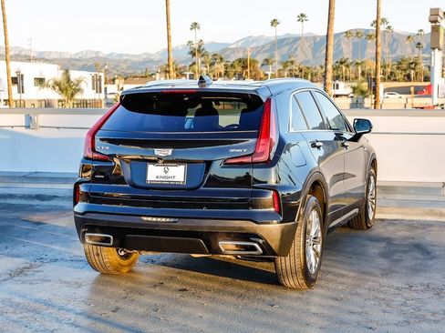 Used 2024 Cadillac XT4 Premium Luxury image 9