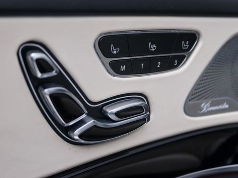 Used 2017 Mercedes-Benz S 550 Sedan image 27