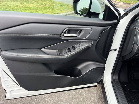Certified 2025 Nissan Rogue SV w/ SV Premium Package FWD image 20