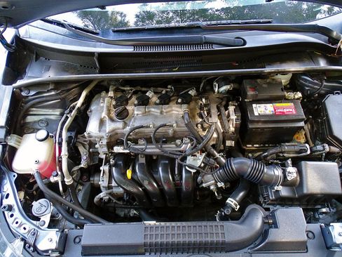 Used 2021 Toyota Corolla LE w/ Carpet Mat Package (TMS) FWD image 19