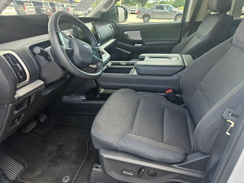 Used 2025 Ford Expedition Active RWD image 10