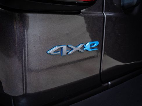 Used 2024 Jeep Wrangler Unlimited image 19