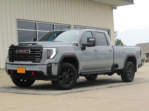 Used 2025 GMC Sierra 2500 AT4 w/ Technology Package AWD/4WD image 12
