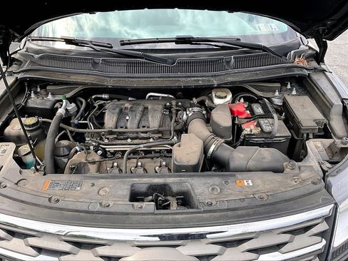 Used 2018 Ford Explorer XLT w/ Equipment Group 202A AWD/4WD image 11
