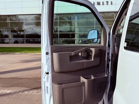 Used 2025 Chevrolet Express 3500 LT w/ LT Preferred Equipment Group image 19