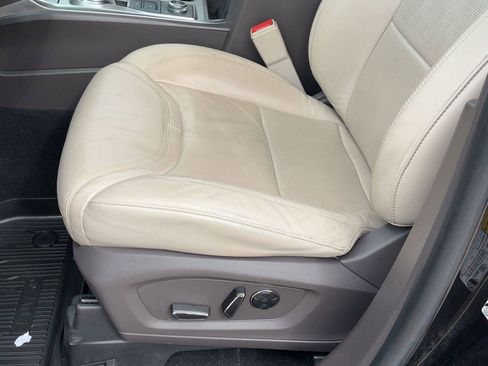 Used 2020 Ford Explorer Platinum w/ Premium Technology Package image 13