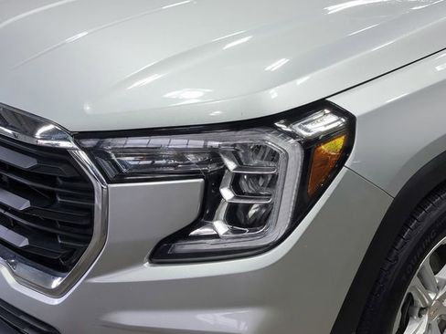 Used 2022 GMC Terrain SLE w/ Driver Convenience Package image 8