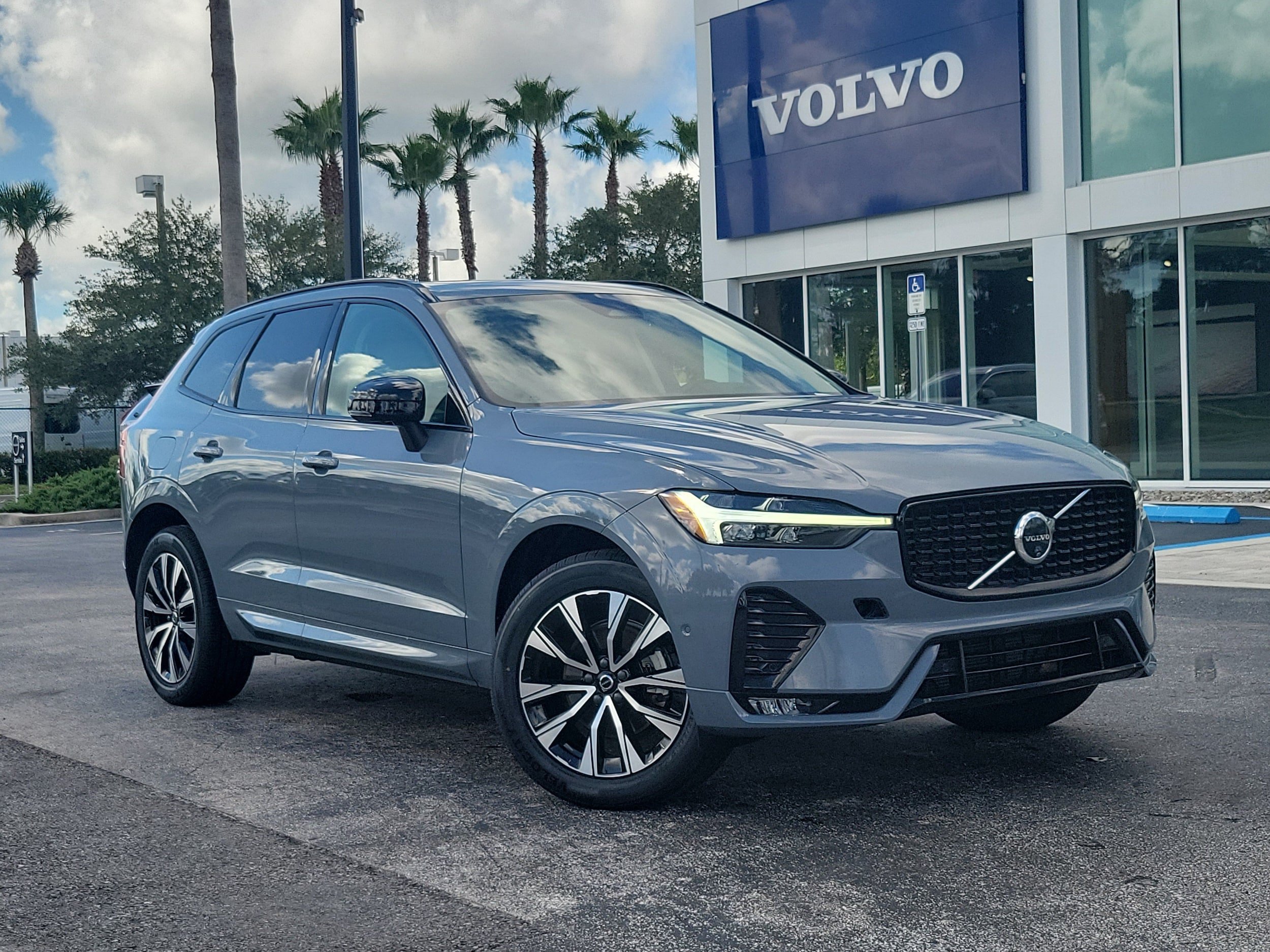Certified 2024 Volvo XC60 B5 Plus w/ Protection Package Premier AWD/4WD image 1