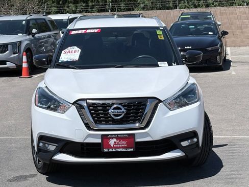 Used 2018 Nissan Kicks SR w/ Premium Package FWD image 3