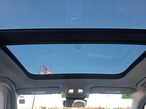 Used 2023 Volvo S60 T8 Core image 10